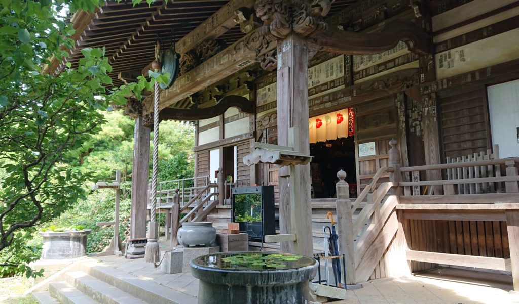 宝戒寺 本堂（斜め前から）/ Hokaiji temple