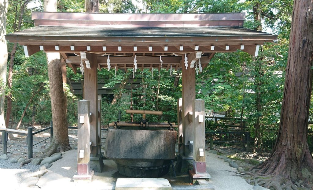 白旗神社　手水舎/ Place to purify for Shirohata Shrine