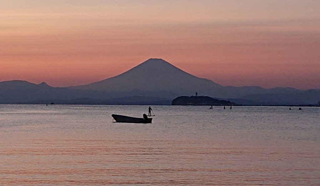 逗子海岸　東浜から江ノ島と富士山を望む 3/ Enoshima and Mt.Fuji from Zushi Beach (2020 Oct 31st)