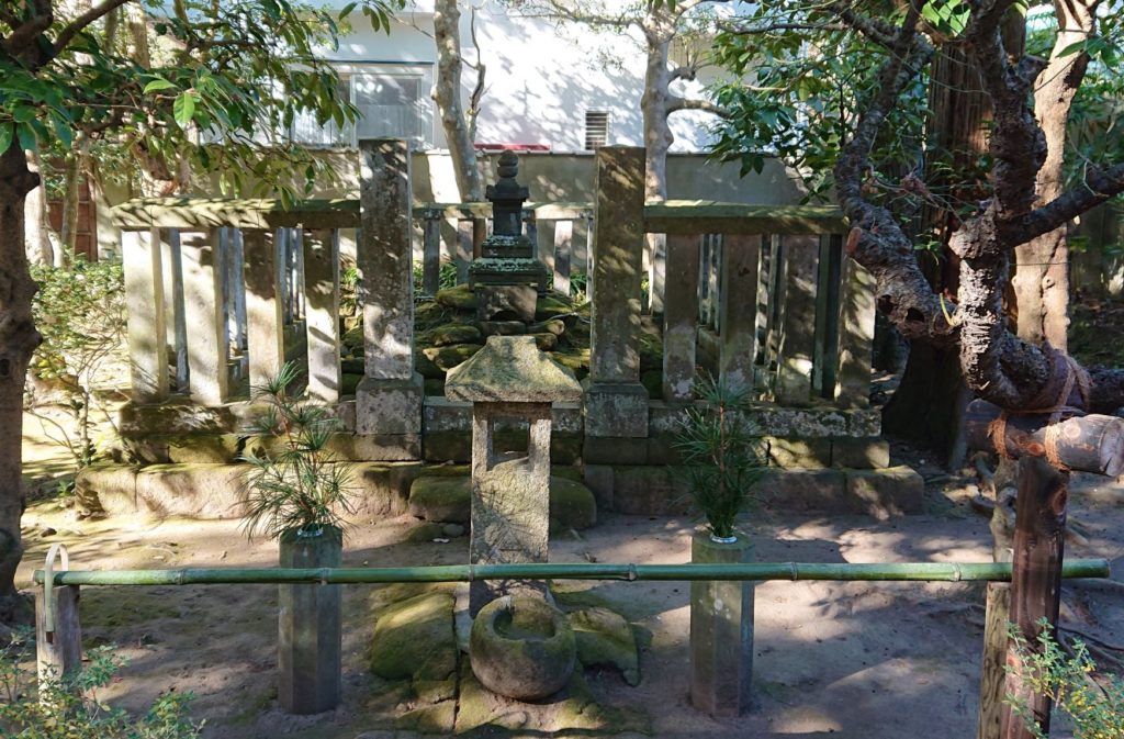 北条時頼公の墓所 / Tomb of Hojo Tokiyori