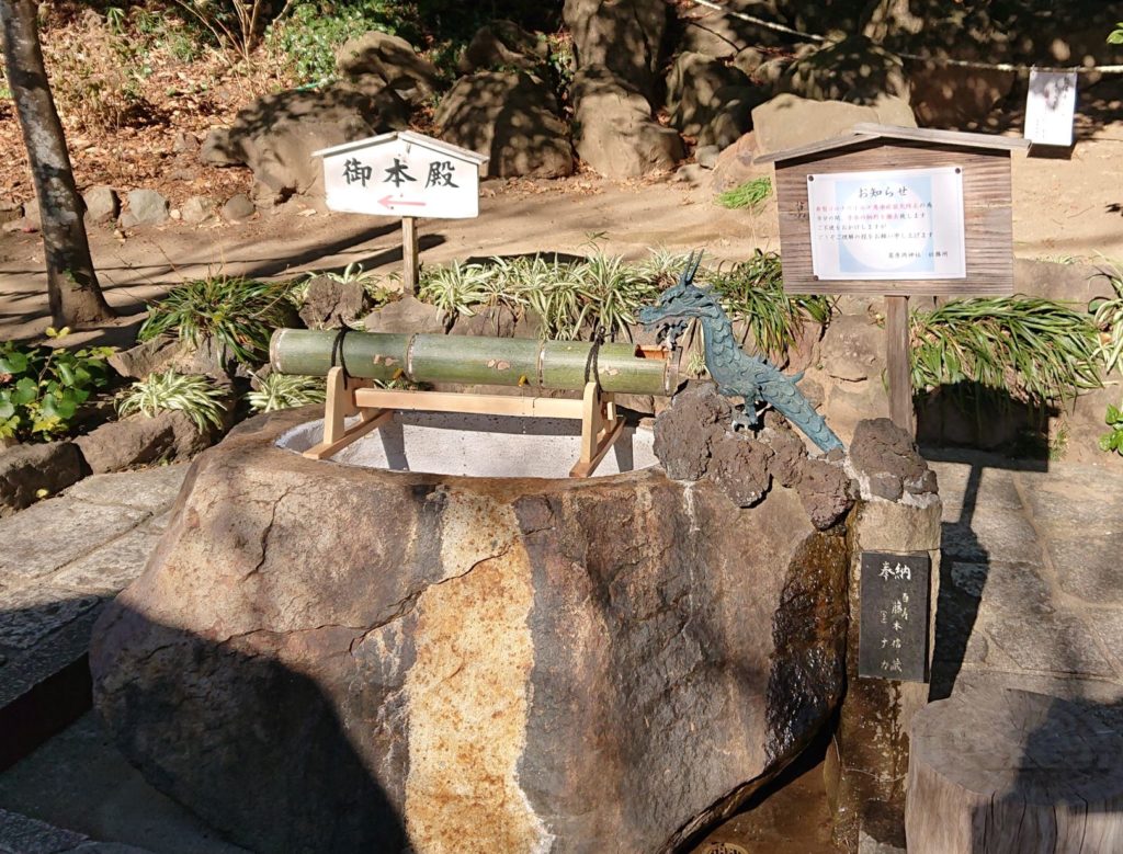 葛原岡神社　手水舎/ Temizuya to purify in Kuzuharaoka Shrine