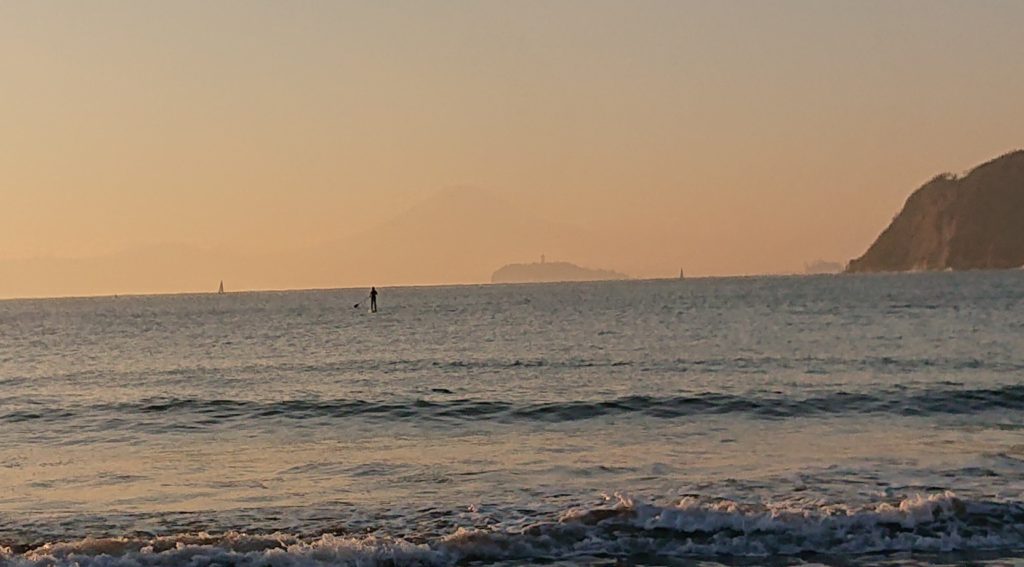 逗子海岸　東浜から江ノ島、富士山望む 2 / Enoshima and  Mt.Fuji from Zushi Beach (2020 Dec 30th)
