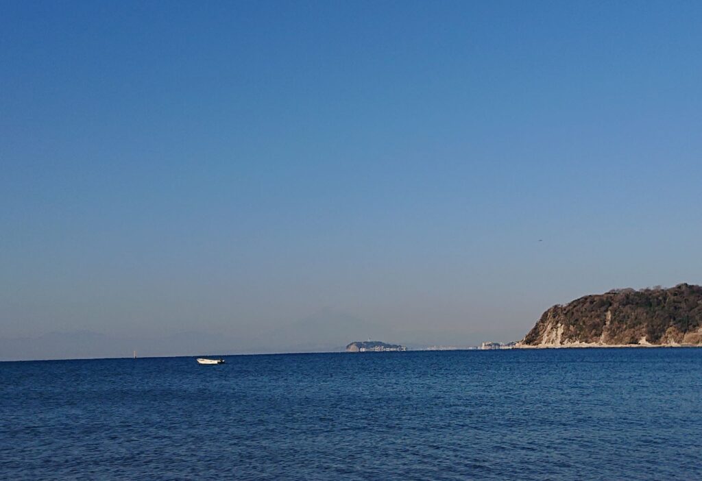 逗子海岸　東浜から江ノ島望む / Enoshima and Mt.Fuji from Zushi Beach (2021 Jan 21st)