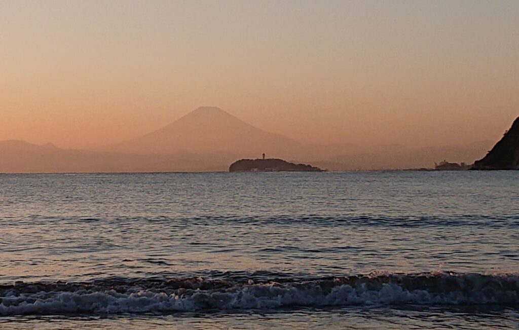 Enosihma and Mt.Fuji from Zushi beach Zoom (2021 Jan 14th)