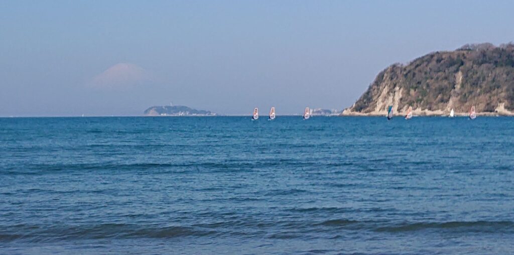 逗子海岸　東浜から江ノ島と富士山望む ウィンドサーフィン / Enoshima and Mt.Fuji from Zushi Beach (2021 Feb 21st)