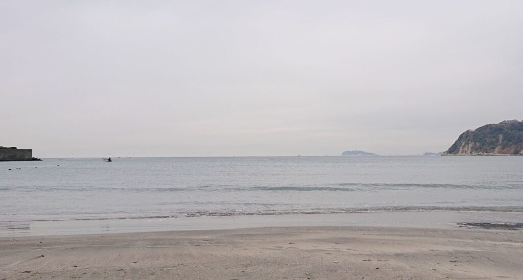 逗子海岸　東浜から江ノ島望む / Enoshima from Zushi Beach (2021 Apri 5th)