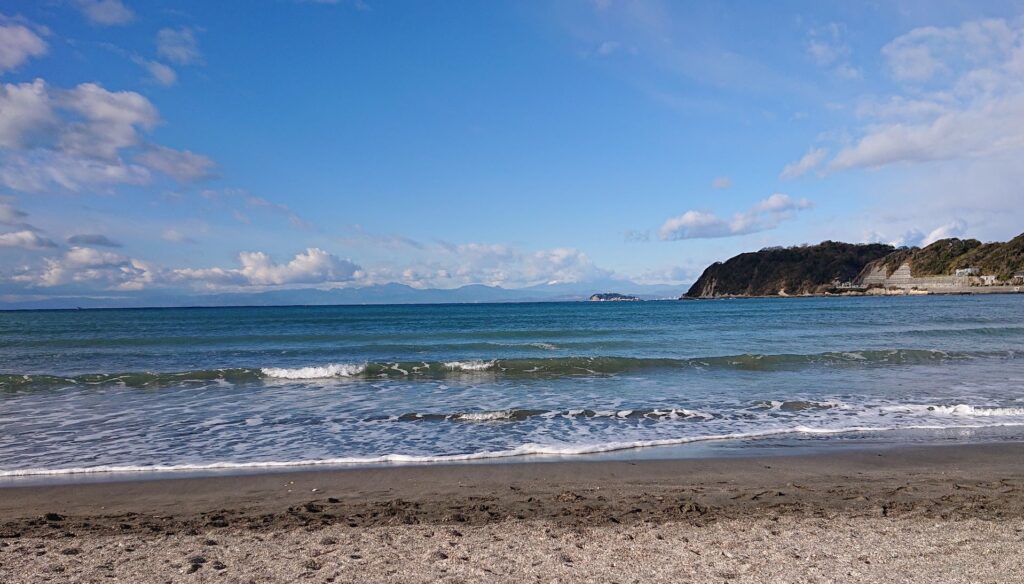 逗子海岸　東浜から江ノ島望む / Enoshima and Mt.Fuji from Zushi Beach (2021 Dec 31st)