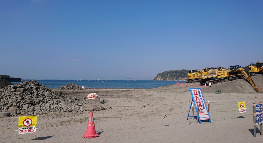 逗子海岸　東浜から江ノ島望む / Enoshima and Mt.Fuji from Zushi Beach (2022 April 9th)