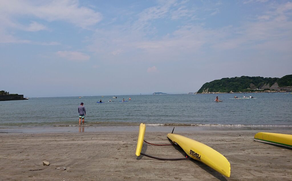 逗子海岸　東浜から江ノ島望む / Enoshima and Mt.Fuji from Zushi Beach (2022 July 2)