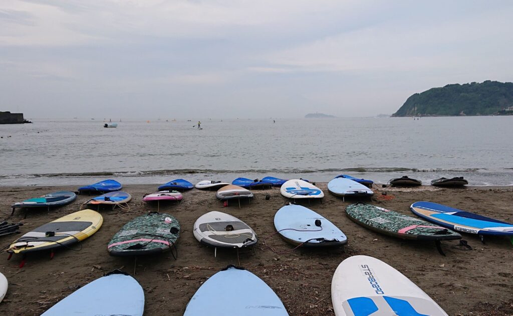 逗子海岸　東浜から江ノ島望む / Enoshima and Mt.Fuji from Zushi Beach (2022 July 18)
