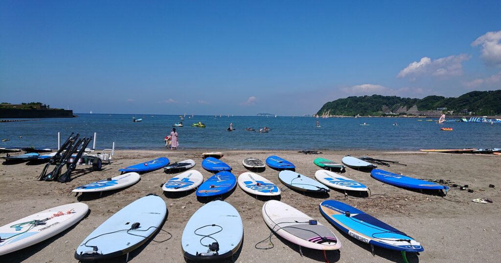 逗子海岸　東浜から富士山と江ノ島望む / Enoshima and Mt.Fuji from Zushi Beach (2022 July 23)