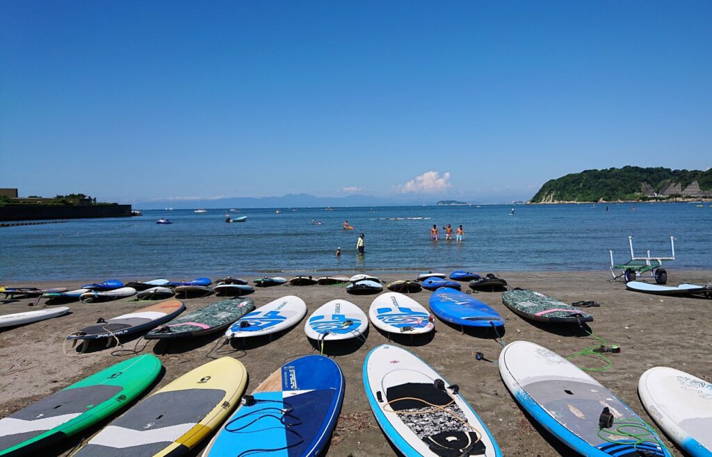 逗子海岸　東浜から富士山と江ノ島望む / Enoshima and Mt.Fuji from Zushi Beach (2022 July 31)