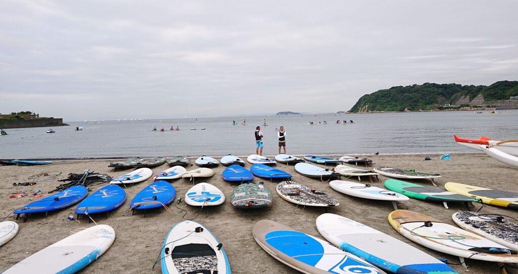 逗子海岸　東浜から富士山と江ノ島望む / Enoshima and Mt.Fuji from Zushi Beach (2022 Aug 6)