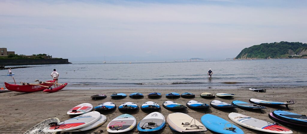逗子海岸　東浜から富士山と江ノ島望む / Enoshima and Mt.Fuji from Zushi Beach (2022 Aug 15)