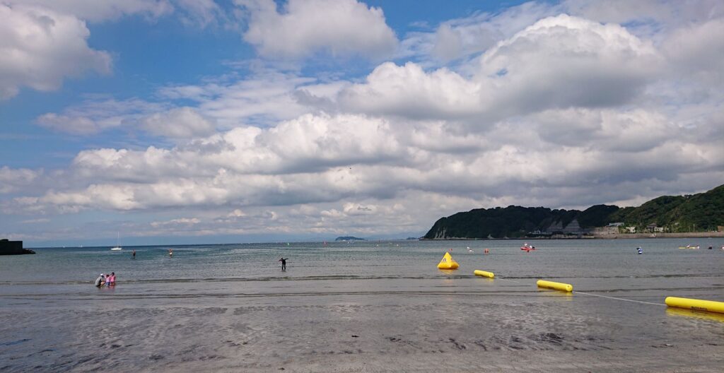逗子海岸　東浜から富士山と江ノ島望む / Enoshima and Mt.Fuji from Zushi Beach (2022 SEp 10)