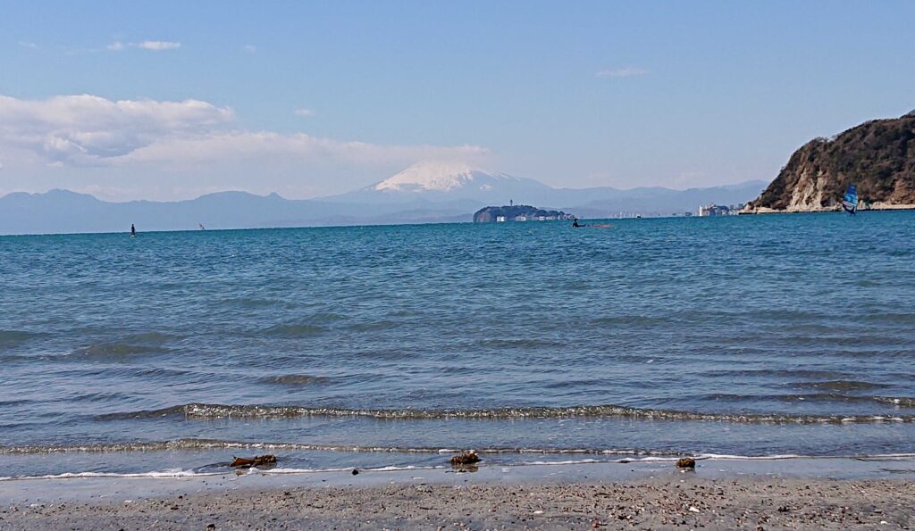 逗子海岸　東浜から富士山と江ノ島望む/ Enoshima and Mt.Fuji from Zushi Beach (2023 Feb 21)