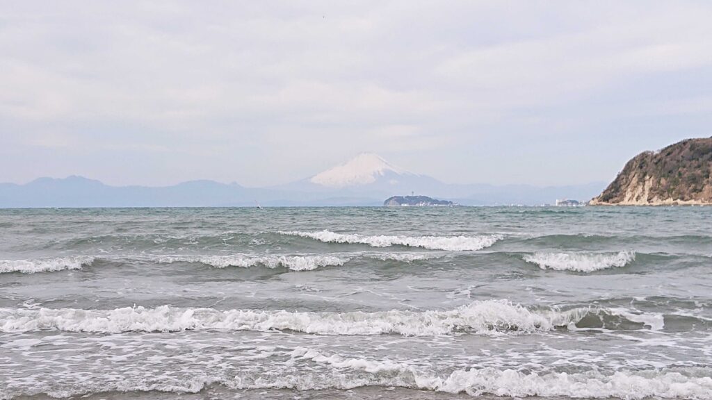 逗子海岸　東浜から富士山と江ノ島望む/ Enoshima and Mt.Fuji from Zushi Beach (2023 Mar 1)