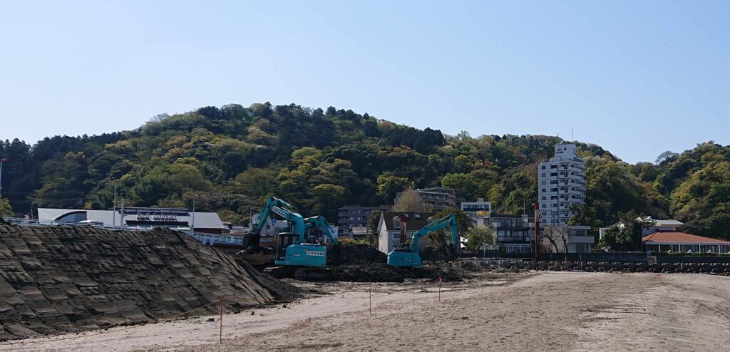 逗子海岸 田越川方向/  Zushi Beach (2023 Apr４)
