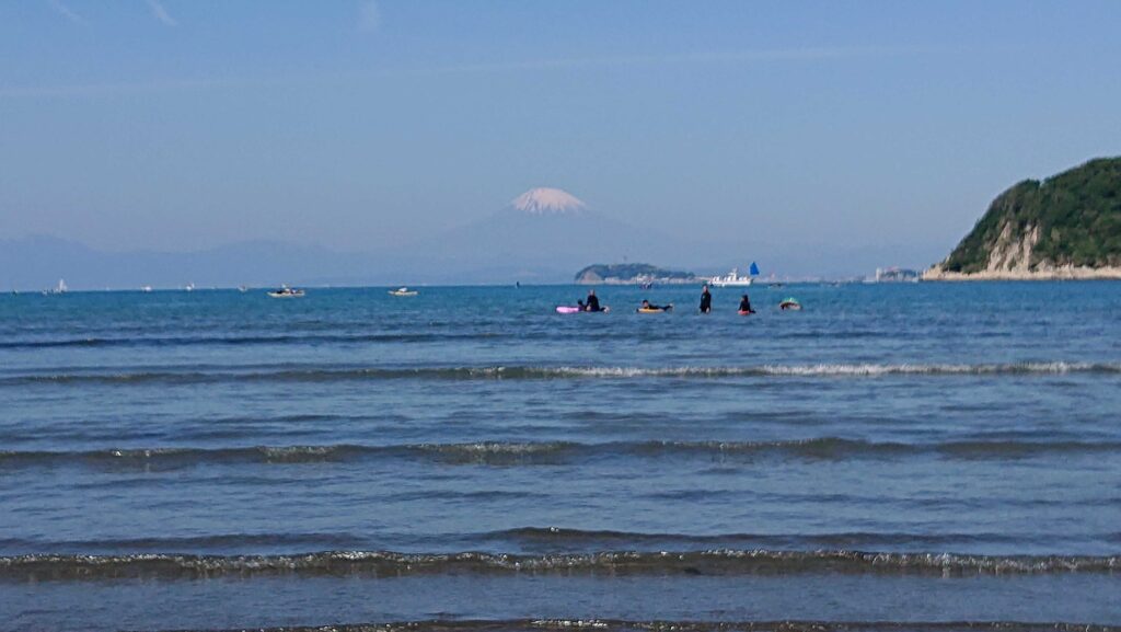 逗子海岸　東浜から富士山と江ノ島望む/ Enoshima and Mt.Fuji from Zushi Beach (2023 Mat 3)