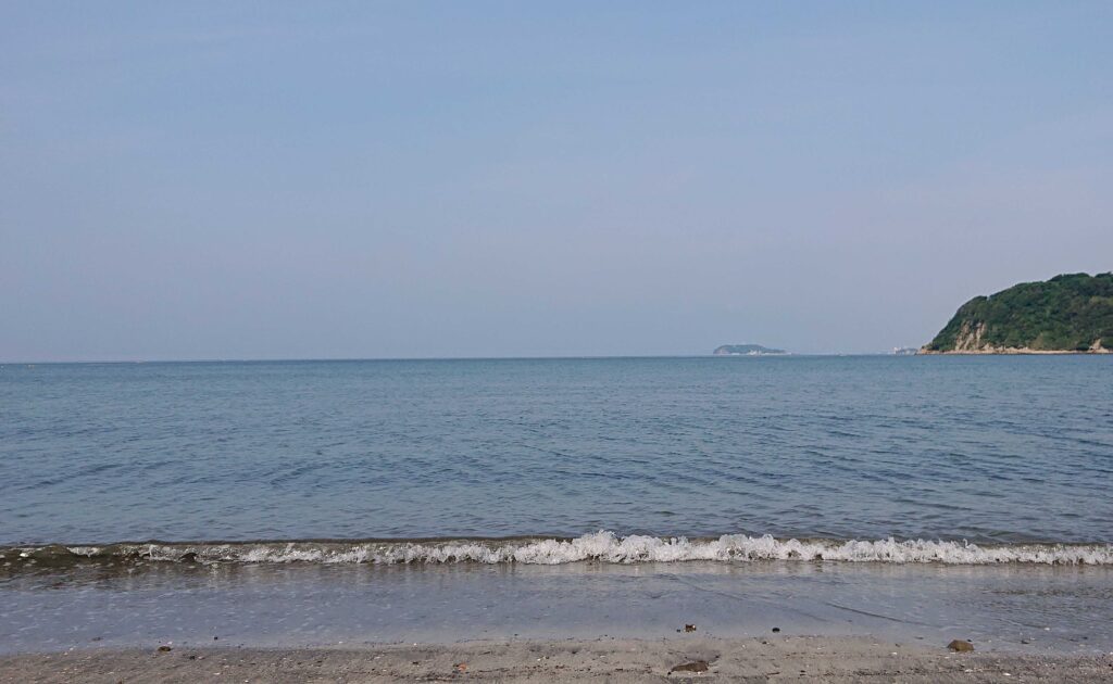 逗子海岸　東浜から富士山と江ノ島望む/ Enoshima and Mt.Fuji from Zushi Beach (2023 May 22)