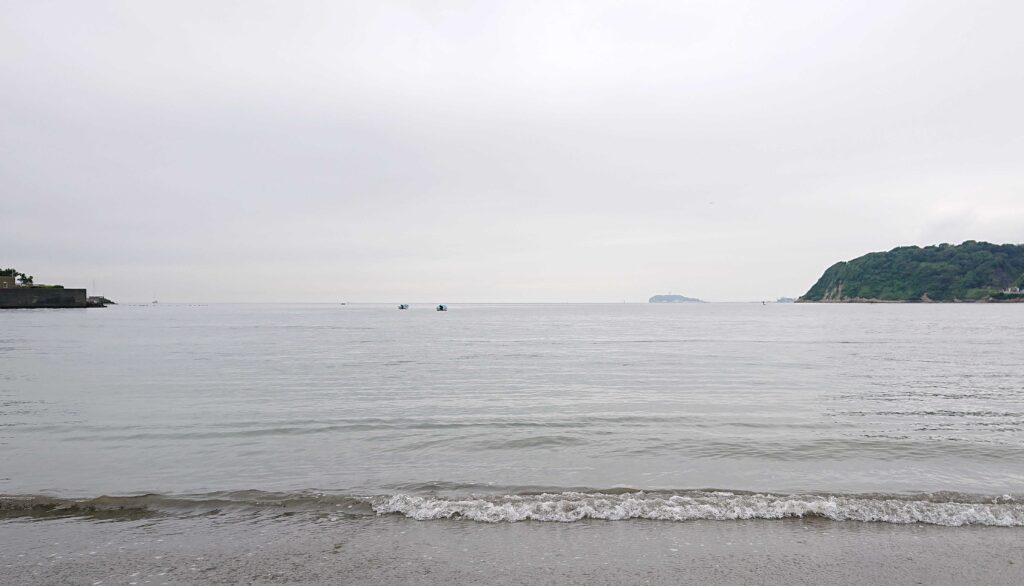 逗子海岸　東浜から富士山と江ノ島望む/ Enoshima and Mt.Fuji from Zushi Beach (2023 June 23)