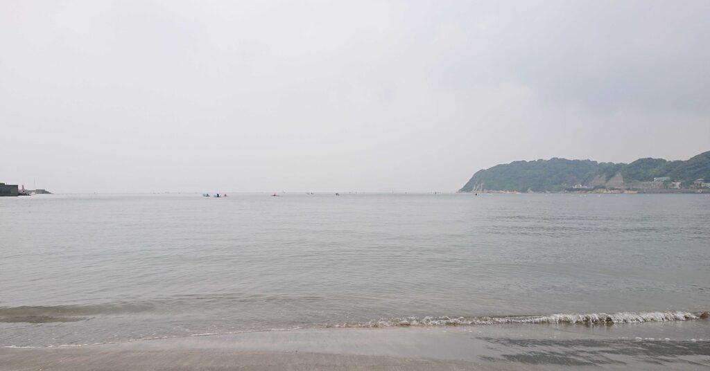 逗子海岸　東浜から富士山と江ノ島望む/ Enoshima and Mt.Fuji from Zushi Beach (2023 June 25)