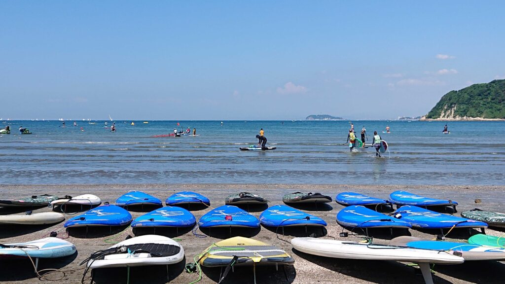 逗子海岸　東浜から富士山と江ノ島望む/ Enoshima and Mt.Fuji from Zushi Beach (2023 July 17)