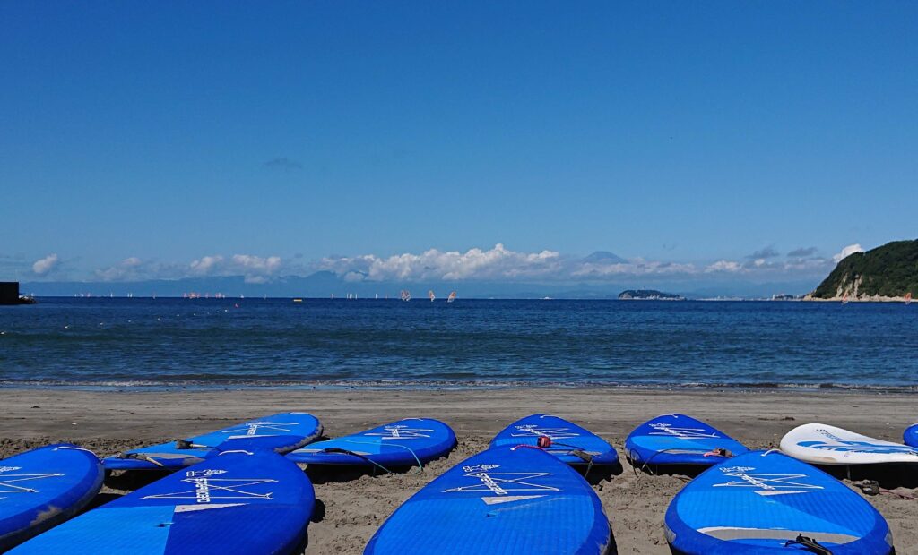 逗子海岸　東浜から富士山と江ノ島望む/ Enoshima and Mt.Fuji from Zushi Beach (2023 Aug 25)