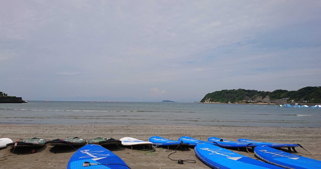 逗子海岸　東浜から富士山と江ノ島望む/ Enoshima and Mt.Fuji from Zushi Beach (2023 Aug 28)