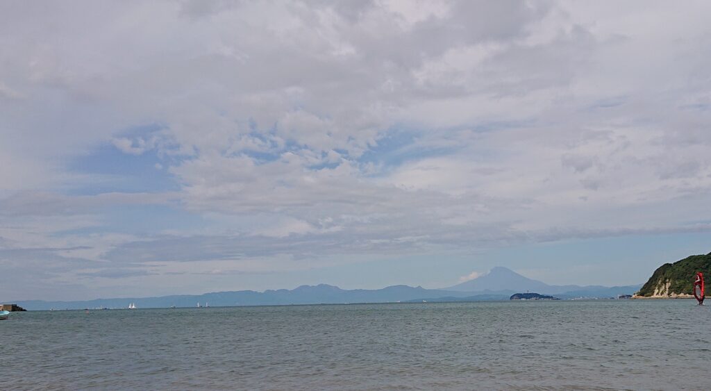 逗子海岸　東浜から富士山と江ノ島望む/ Enoshima and Mt.Fuji from Zushi Beach (2023 Sep 24)