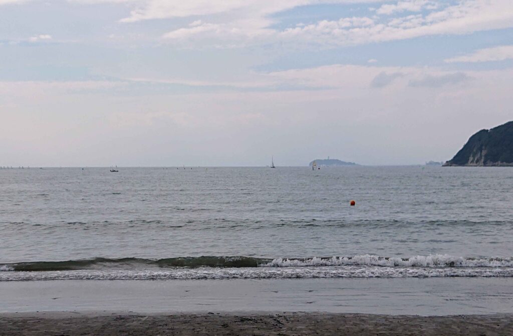 逗子海岸　東浜から富士山と江ノ島望む/ Enoshima and Mt.Fuji from Zushi Beach (2023 Oct 1)