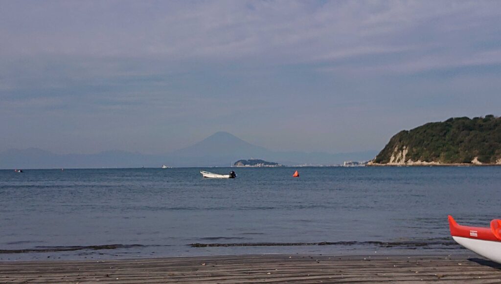 逗子海岸　東浜から富士山と江ノ島望む/ Enoshima and Mt.Fuji from Zushi Beach (2023 Oct 14)