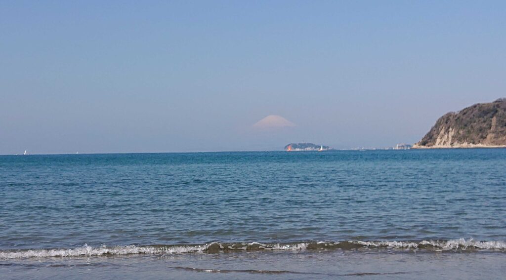 逗子海岸　東浜から富士山と江ノ島望む/ Enoshima and Mt.Fuji from Zushi Beach (2024 Mar 15)