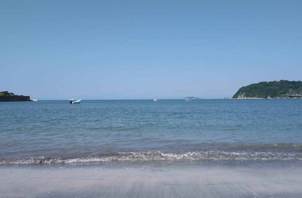 逗子海岸　東浜から富士山と江ノ島望む/ Enoshima and Mt.Fuji from Zushi Beach (2024 June 14)