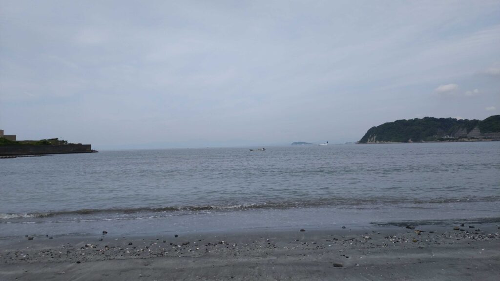 逗子海岸　東浜から富士山と江ノ島望む/ Enoshima and Mt.Fuji from Zushi Beach (2024 June 17)