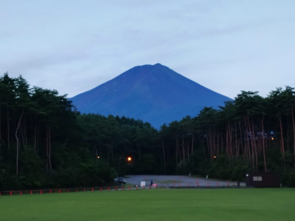 富士吉田パーキングから富士山臨む 2024 July 26