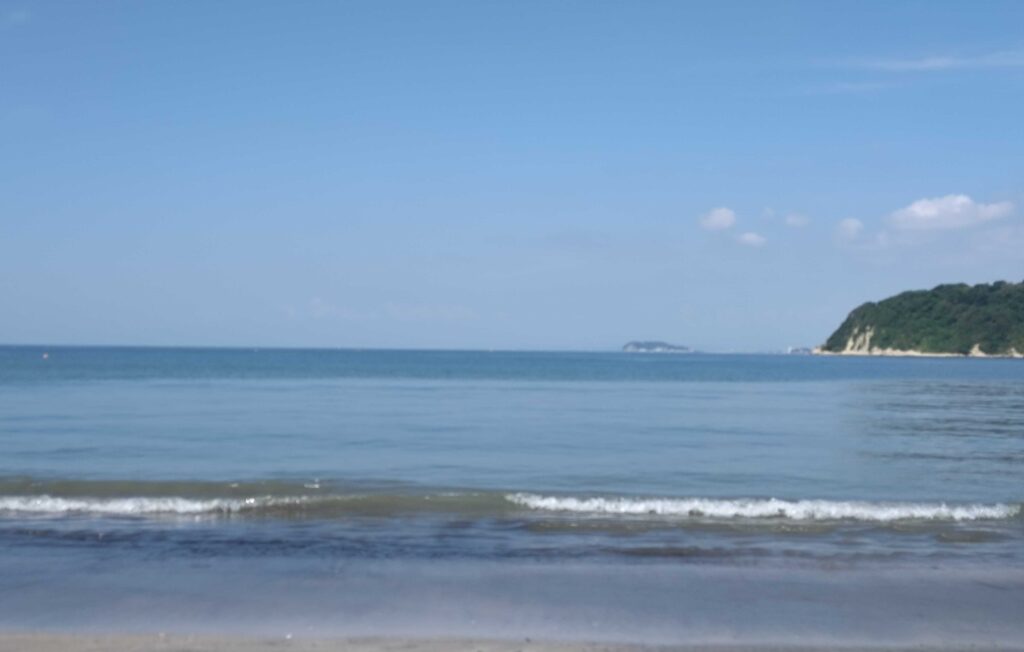 逗子海岸　東浜から富士山と江ノ島望む/ Enoshima and Mt.Fuji from Zushi beach (2024 Sep 6)