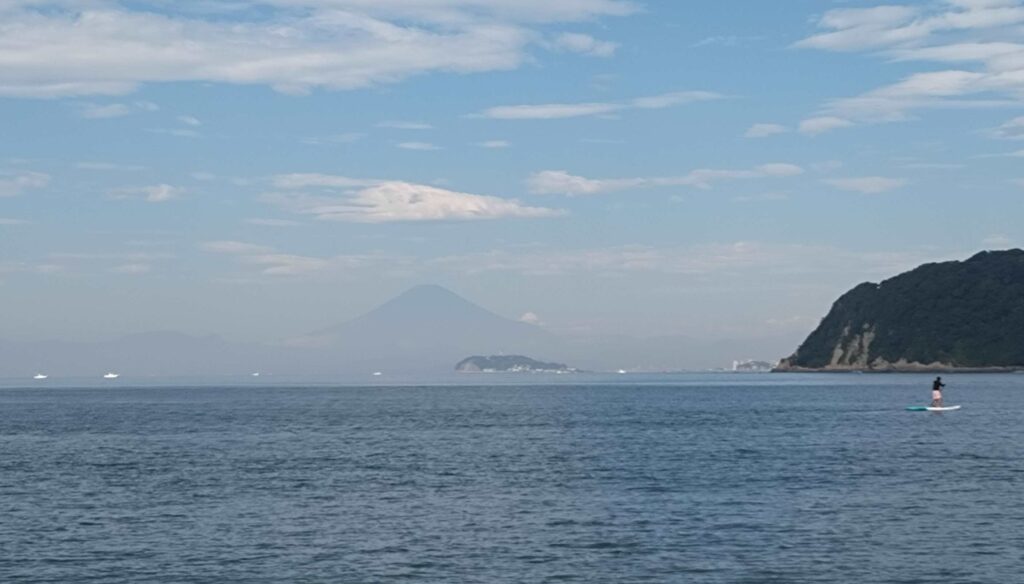 逗子海岸　東浜から富士山と江ノ島望む/ Enoshima and Mt.Fuji from Zushi beach (2024 Sep 20)