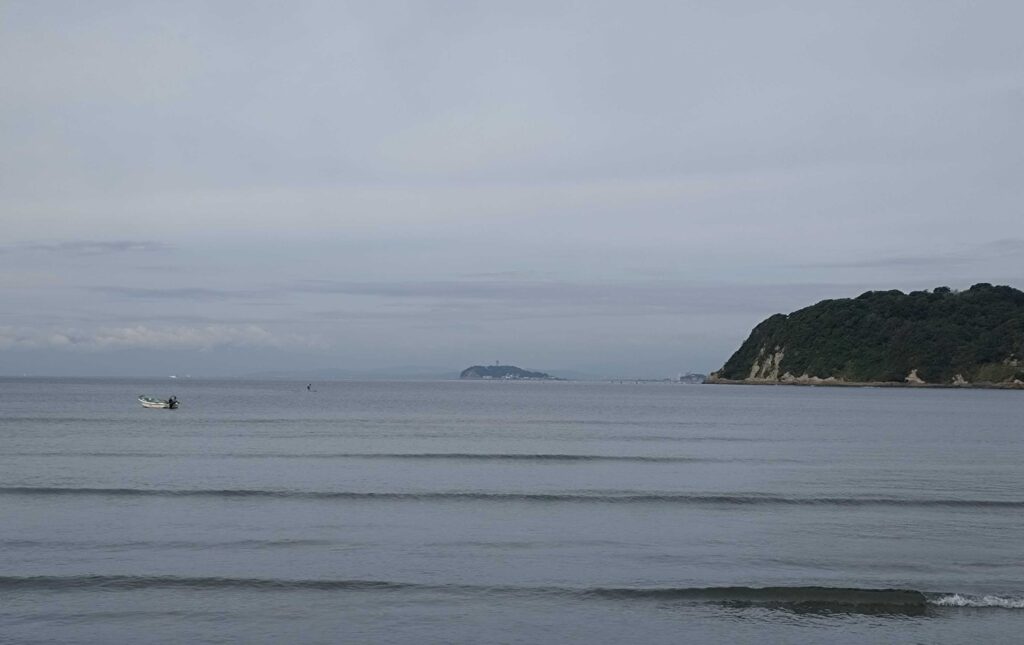 逗子海岸　東浜から富士山と江ノ島望む/ Enoshima and Mt.Fuji from Zushi beach (2024 Sep 28)