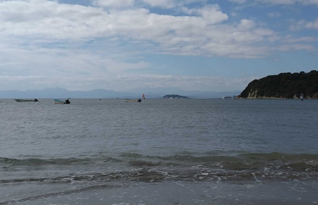 逗子海岸　東浜から富士山と江ノ島望む/ Enoshima and Mt.Fuji from Zushi beach (2024 Oct 21)