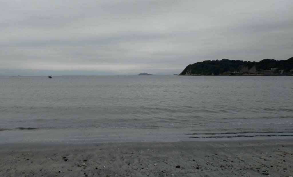 逗子海岸　東浜から富士山と江ノ島望む/ Enoshima and Mt.Fuji from Zushi beach (2024 Oct 25)