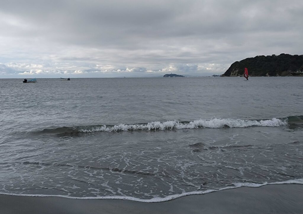 逗子海岸　東浜から富士山と江ノ島望む/ Enoshima and Mt.Fuji from Zushi beach (2024 Nov 21)