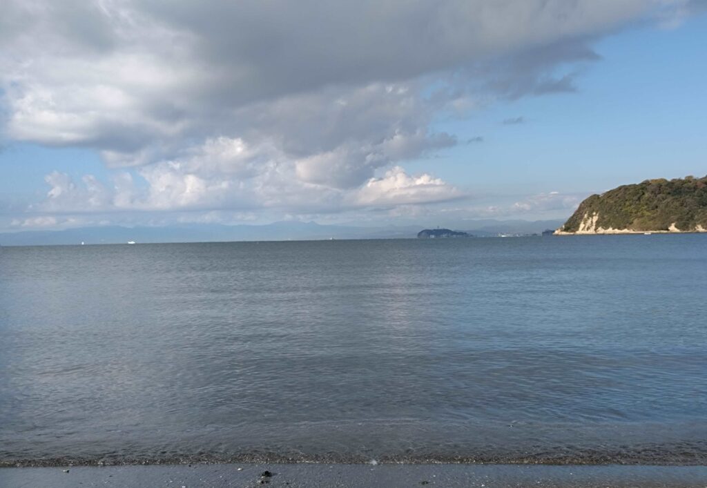 逗子海岸　東浜から富士山と江ノ島望む/ Enoshima and Mt.Fuji from Zushi beach (2024 Dec 2)