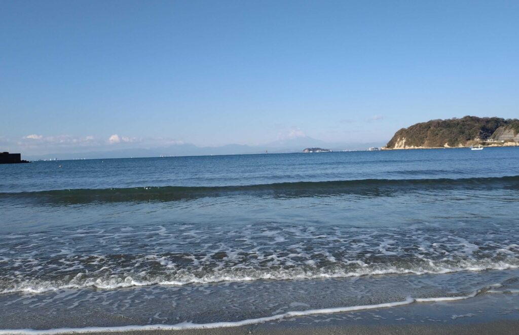 逗子海岸　東浜から富士山と江ノ島望む/ Enoshima and Mt.Fuji from Zushi beach (2024 Dec 27)