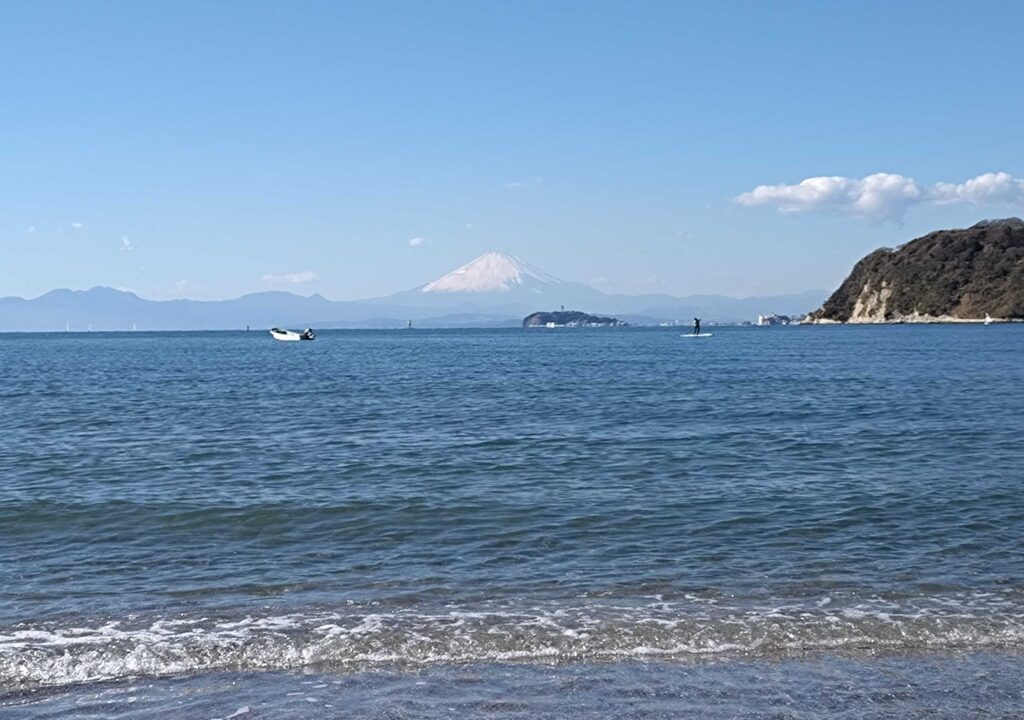 逗子海岸　東浜から富士山と江ノ島望む/ Enoshima and Mt.Fuji from Zushi beach (2025 Jan 13)