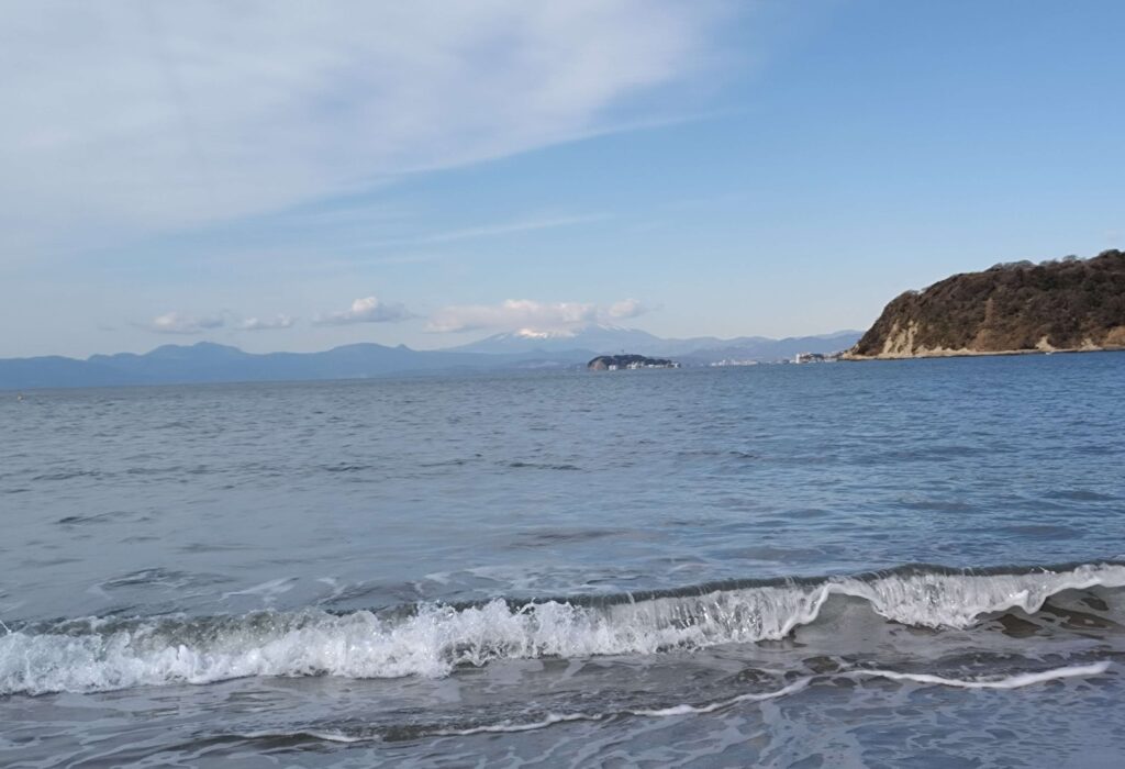 逗子海岸　東浜から富士山と江ノ島望む/ Enoshima and Mt.Fuji from Zushi beach (2025 Feb 21)