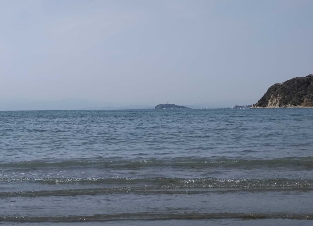 逗子海岸　東浜から富士山と江ノ島望む/ Enoshima and Mt.Fuji from Zushi beach (2025 Mar 14)