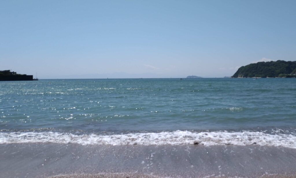 逗子海岸 東浜から富士山と江ノ島望む/ Enoshima and Mt.Fuji from Zushi beach (2025 June 5)
