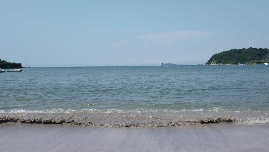逗子海岸　東浜から富士山と江ノ島望む/ Enoshima and Mt.Fuji from Zushi beach (2025 July 3)
