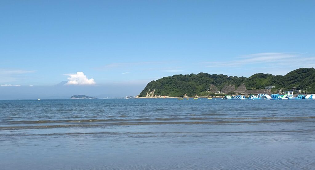 逗子海岸 東浜から富士山と江ノ島望む/ Enoshima and Mt.Fuji from Zushi beach (2025 July 10)